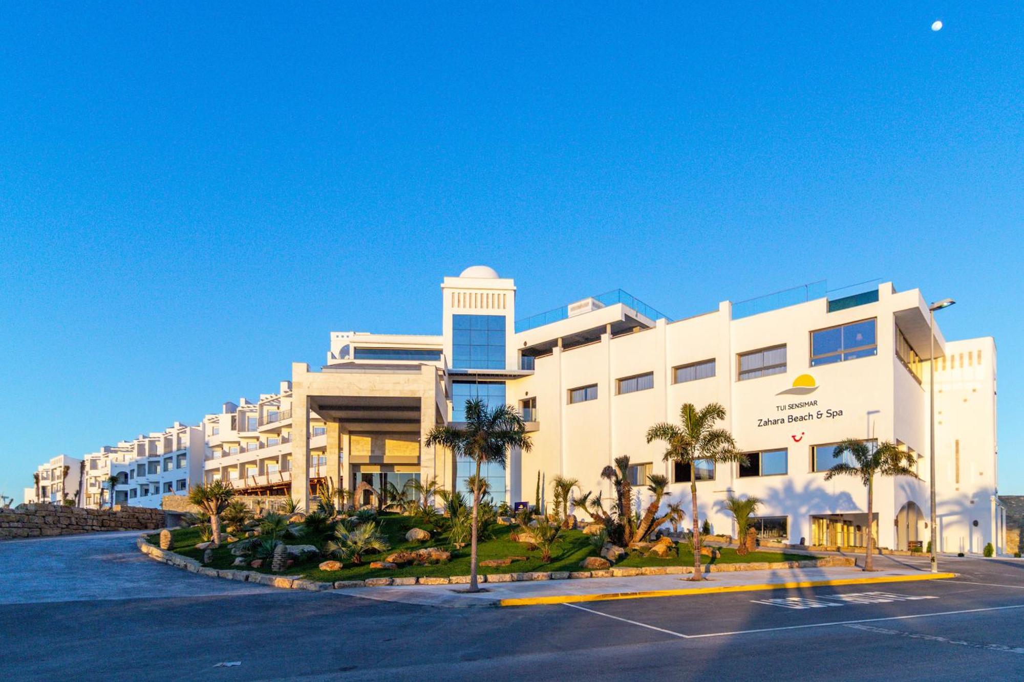 Zahara Beach & Spa By Qhotels - Adults Recommended Zahara de los Atunes Exterior photo The mall at sunset