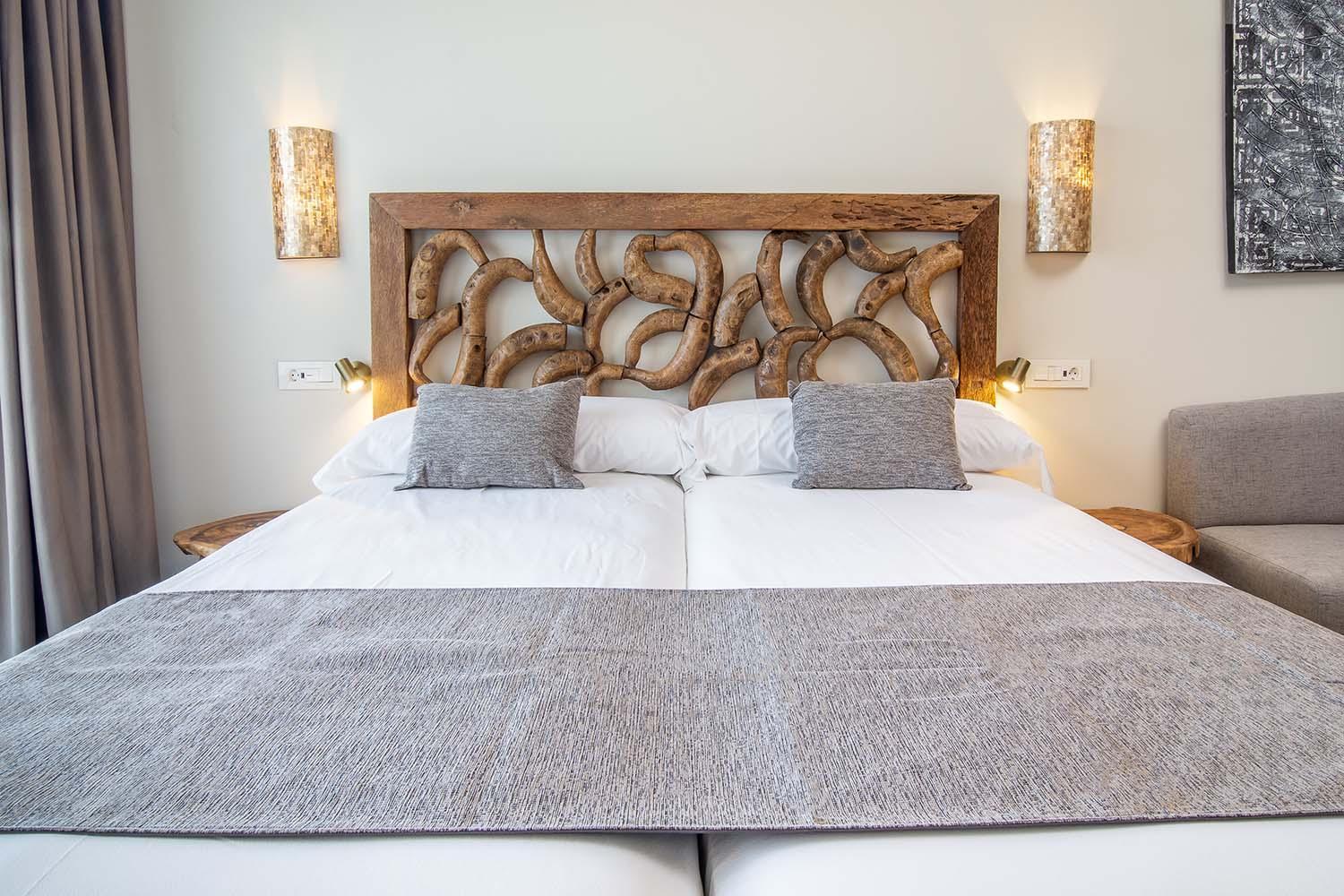 Zahara Beach & Spa By Qhotels - Adults Recommended Zahara de los Atunes Room photo A bed with a wooden headboard