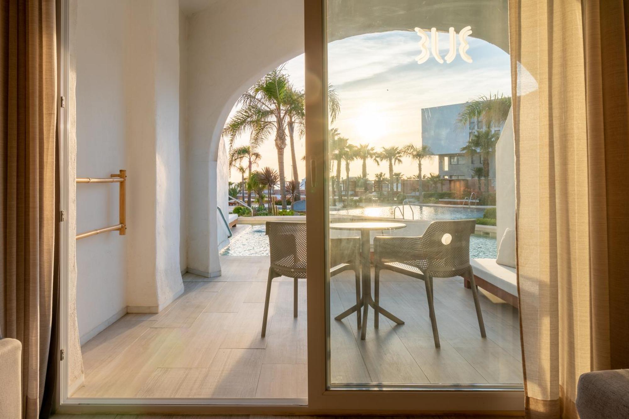 Zahara Beach & Spa By Qhotels - Adults Recommended Zahara de los Atunes Exterior photo A view of the pool from a guest room