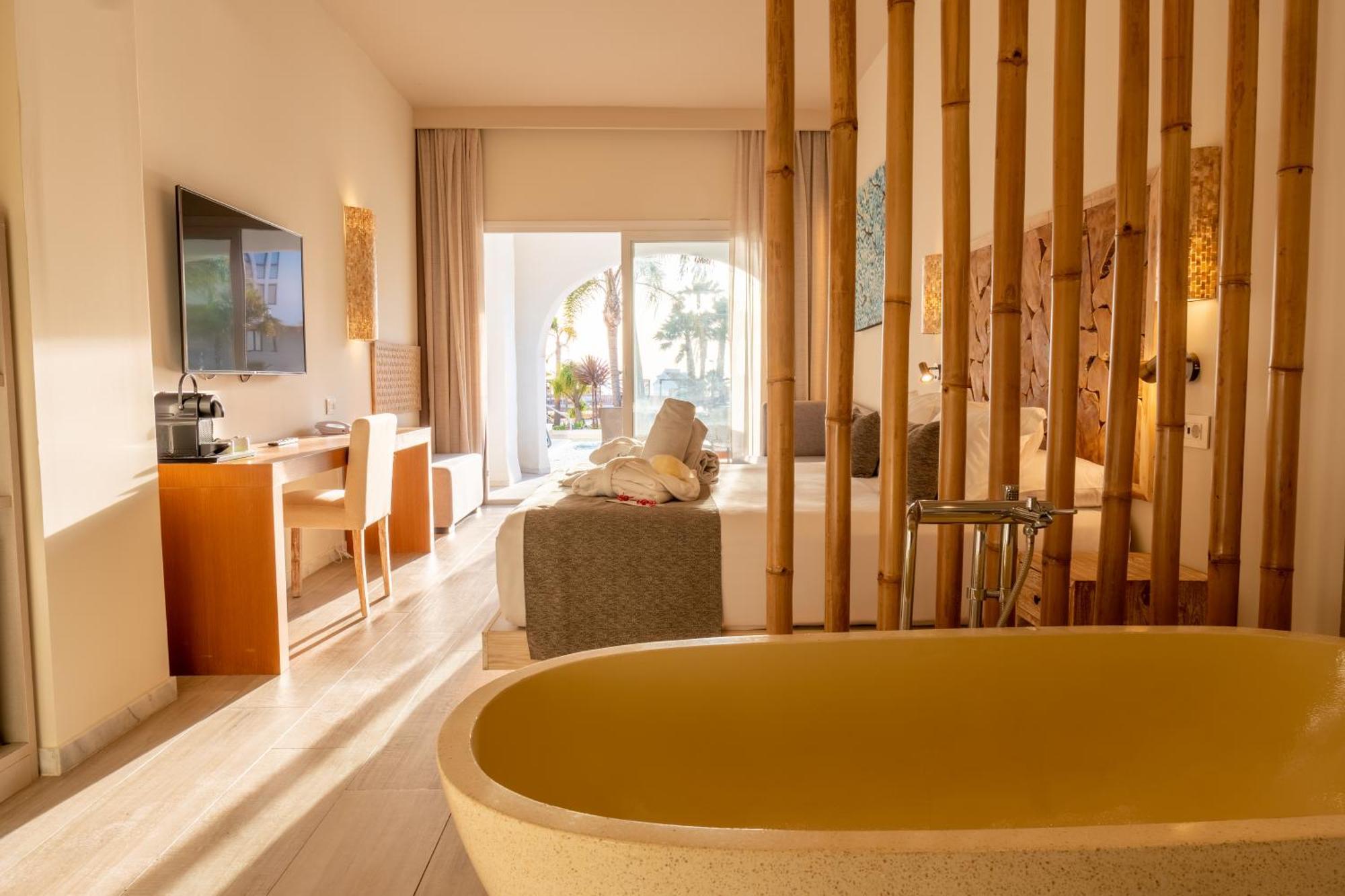 Zahara Beach & Spa By Qhotels - Adults Recommended Zahara de los Atunes Exterior photo Deluxe Room