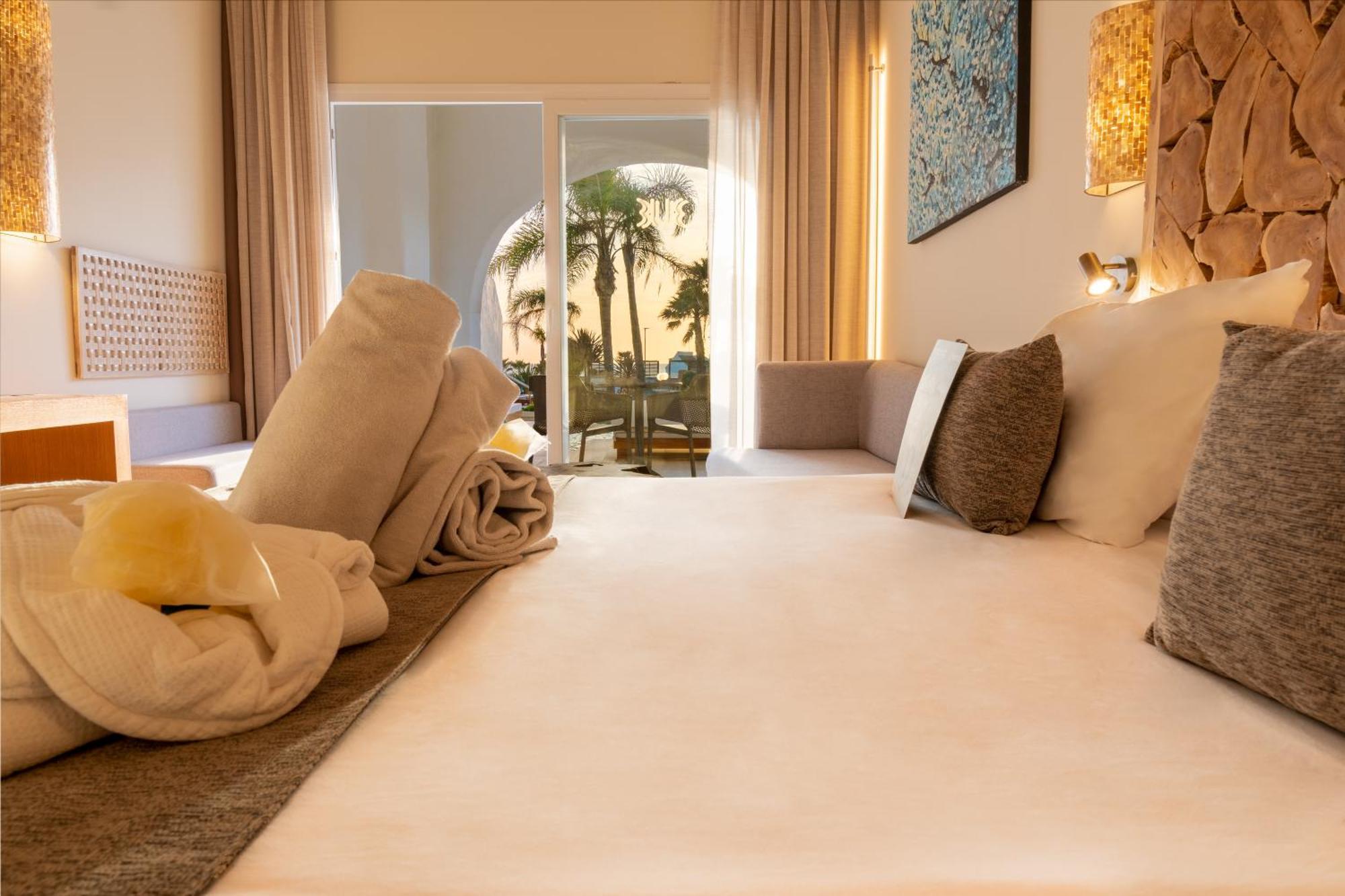 Zahara Beach & Spa By Qhotels - Adults Recommended Zahara de los Atunes Exterior photo A room at the hotel